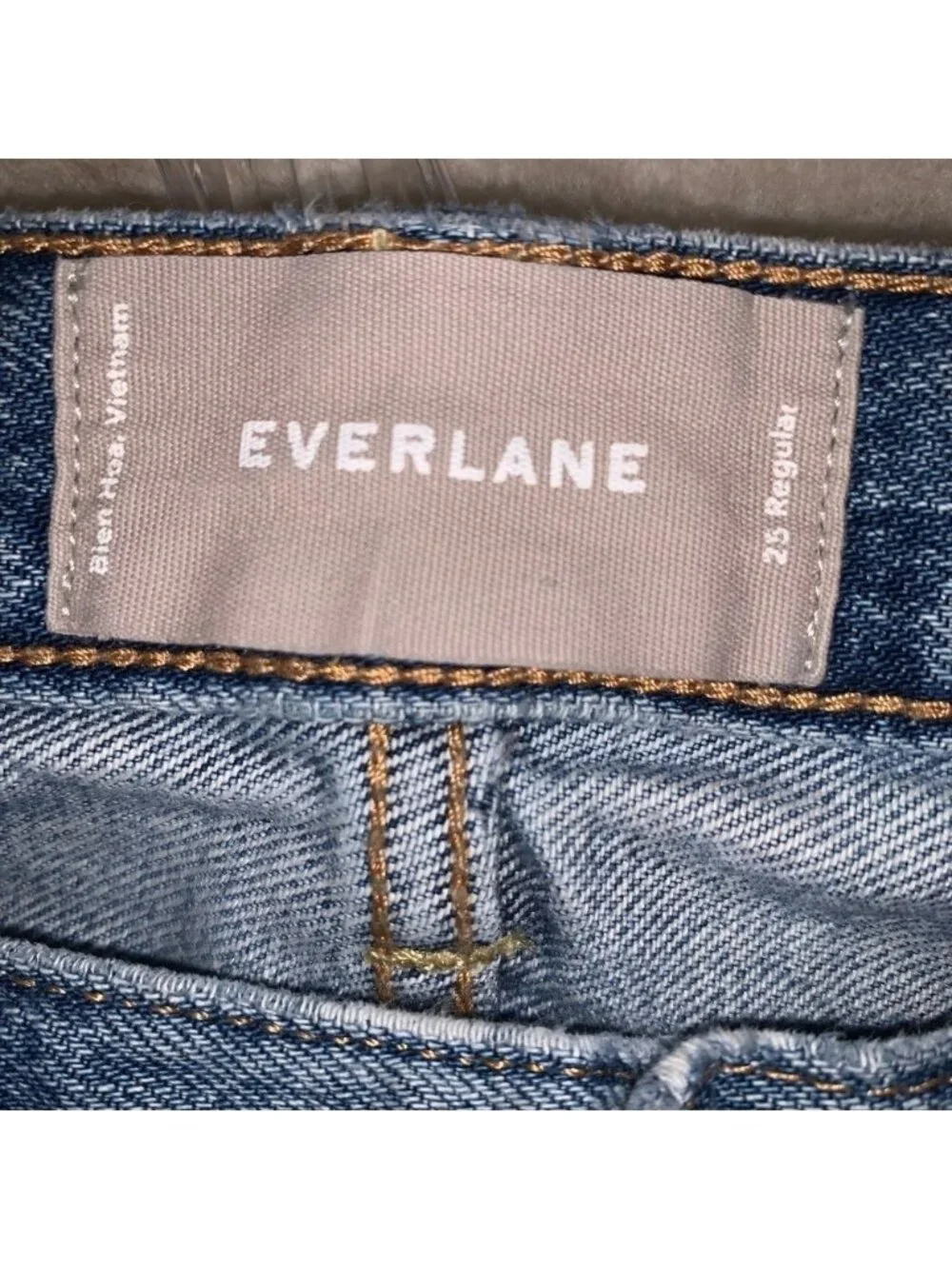 Everlane O-S Boy Friend Distressed Cropped Blue Jeans 25